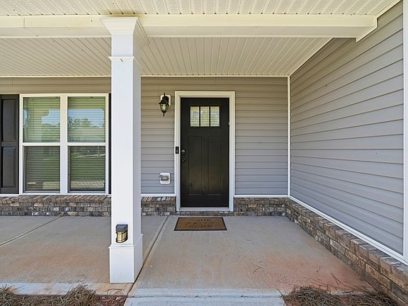 4th image of 381 Riley Cir