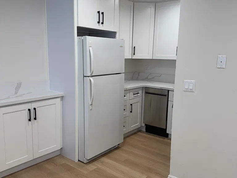 419 S Verdugo Rd #102 — Photo 4