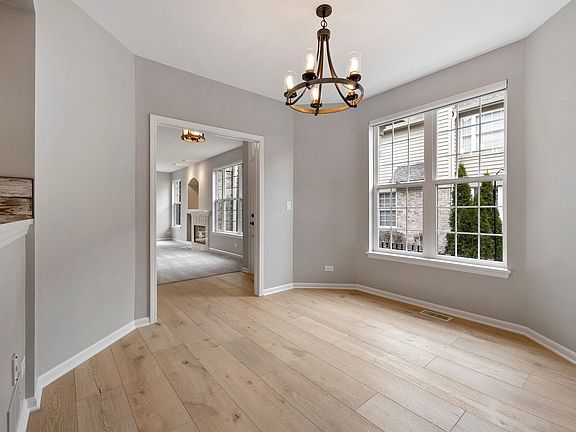 5th image of 6234 Edgebrook Ln W