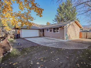 1548 Angelcrest Dr, Medford, OR