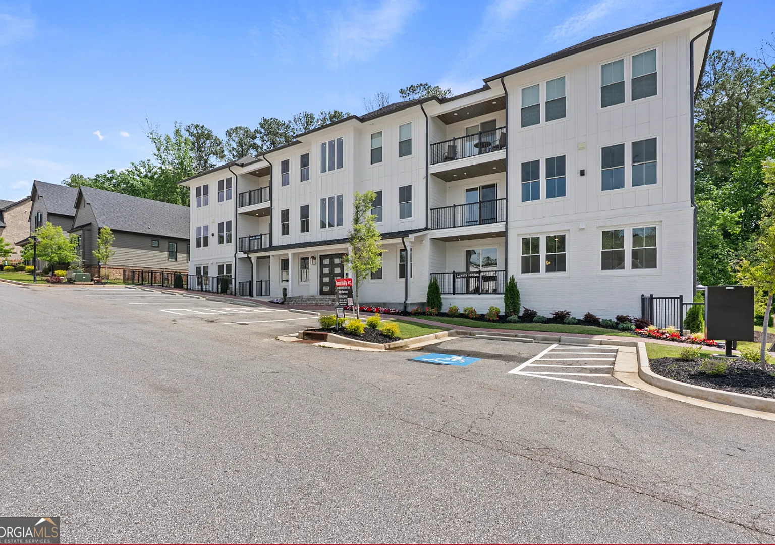 Luxury Living in Peachtree City — Photo 4