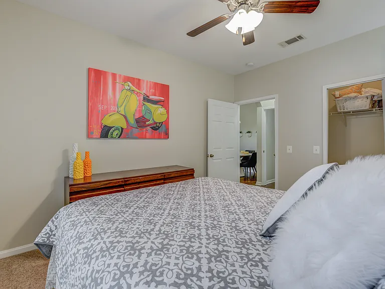 Water's Edge Apartment Homes — Photo 12