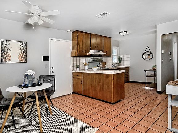 5th image of 261 Sunnyslope Ave