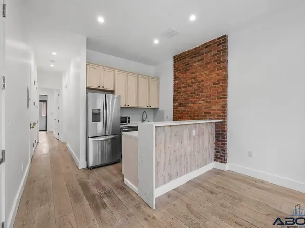 841 Willoughby Avenue image 12 of 13