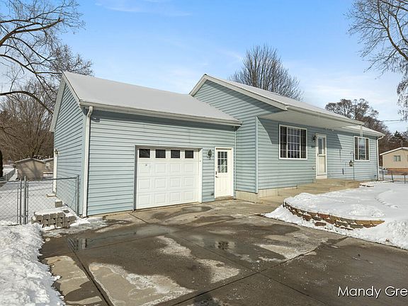 2nd image of 914 E Coffren St