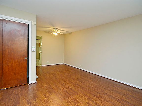 3rd image of 6977 N Ashland Blvd Unit C