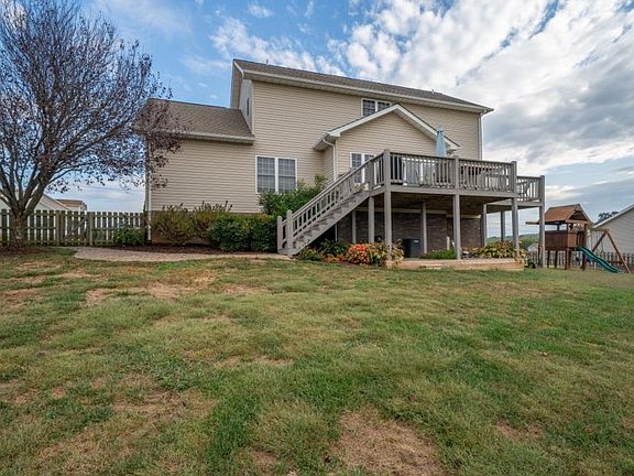 3rd image of 82 Oriole Ln