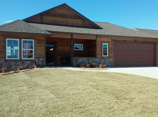 915 N Trail Drive Cir, Mulvane, KS 67110