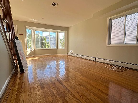 5th image of 315 Dixon Ave