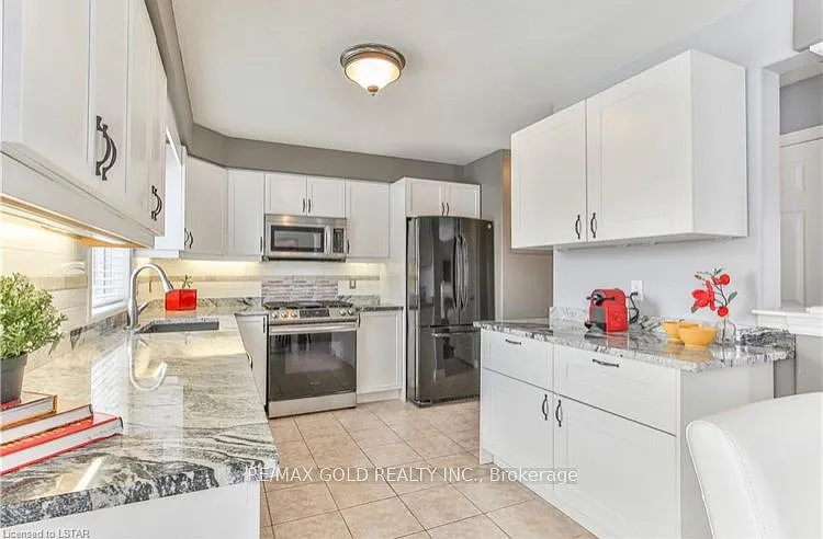 65 Woodhatch Cres — Photo 9