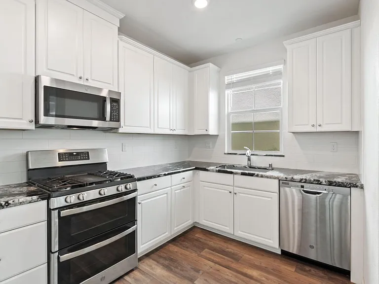 6104 Campus Pkwy — Photo 5