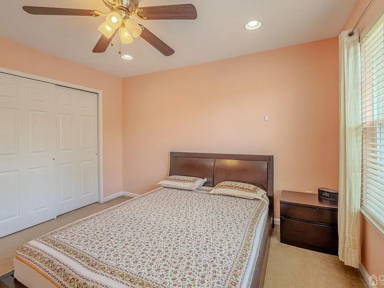 2474 N Canterbury Ln — Photo 36