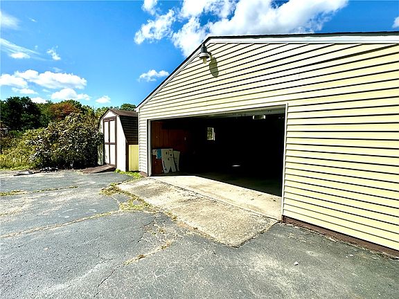 4th image of 110 Elgie Lane Ctr
