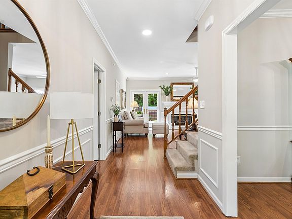 4th image of 1029 Maple Ln