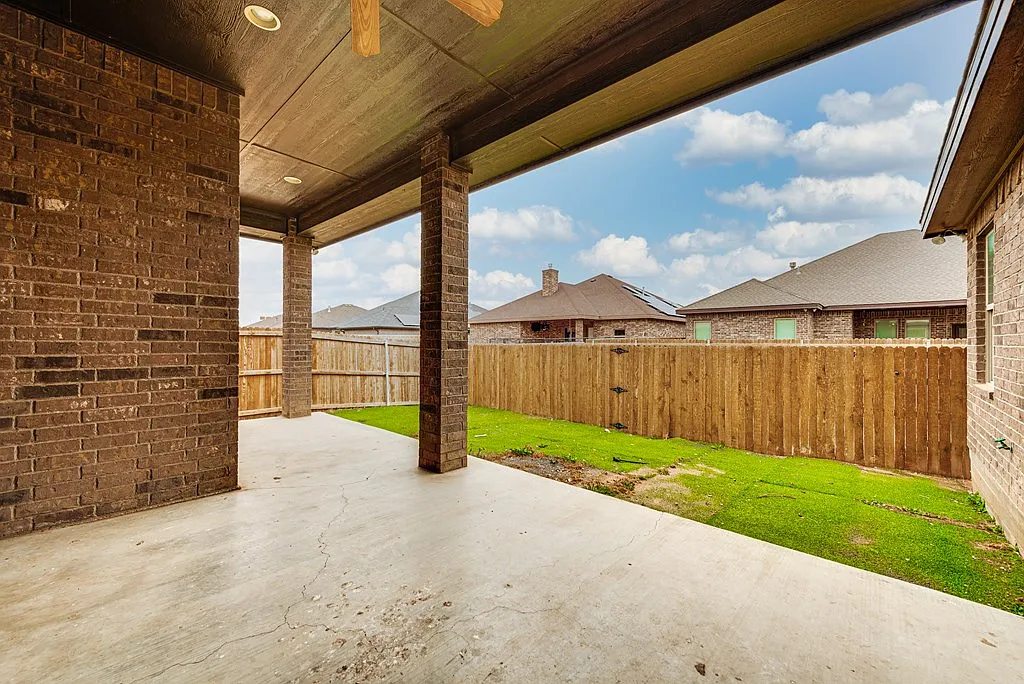 4 bed, 2.5 bath, 2348 sqft, $2,950 — Photo 4