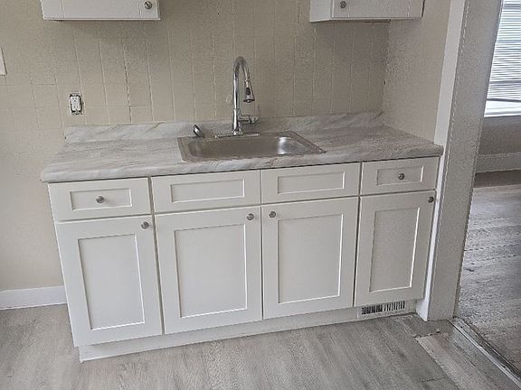 4th image of 3245 W 99th St #Up