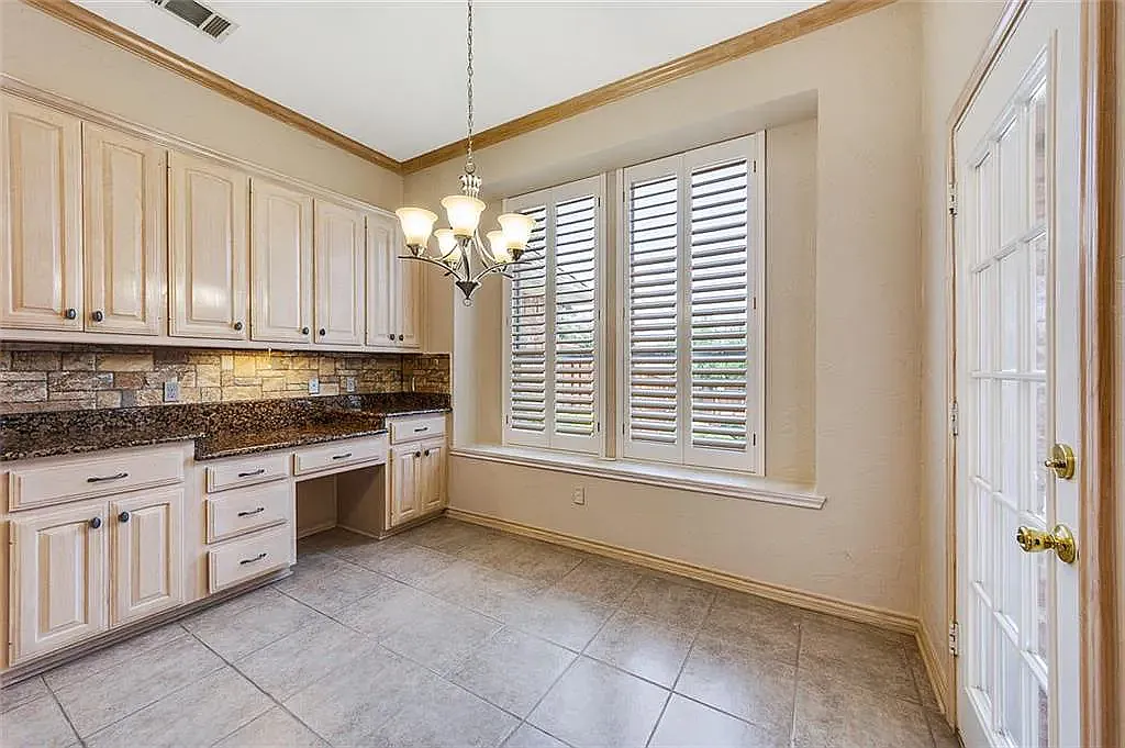 4 bed, 2363 sqft, $4,000 — Photo 4