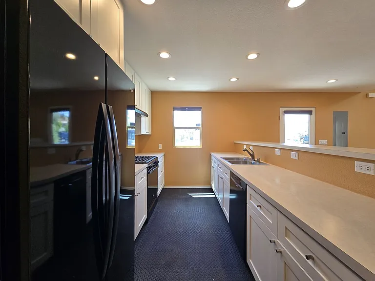 2180 W Alameda St #14 — Photo 6