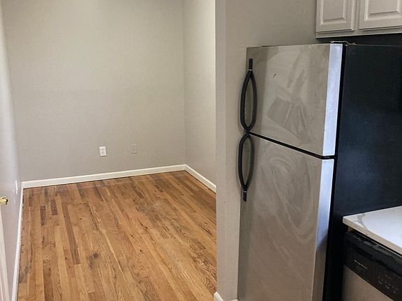 3rd image of 223 Hawthorne Ave APT 1B