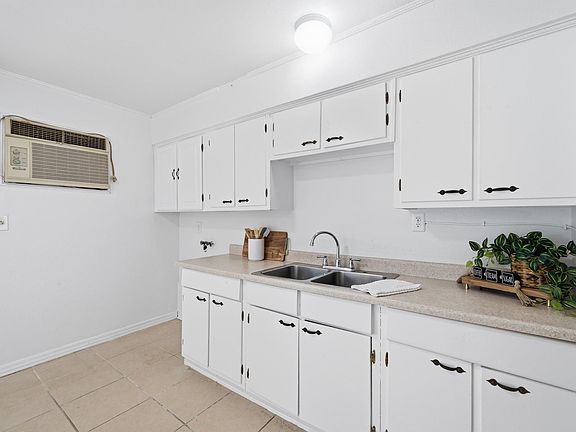 4th image of 4018 Darlinghurst Dr