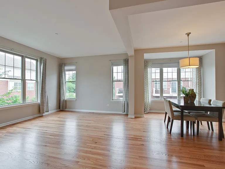 1194 Danforth Ct — Photo 4