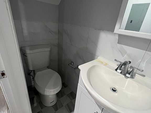 5th image of 442 N 9th St Floor 3