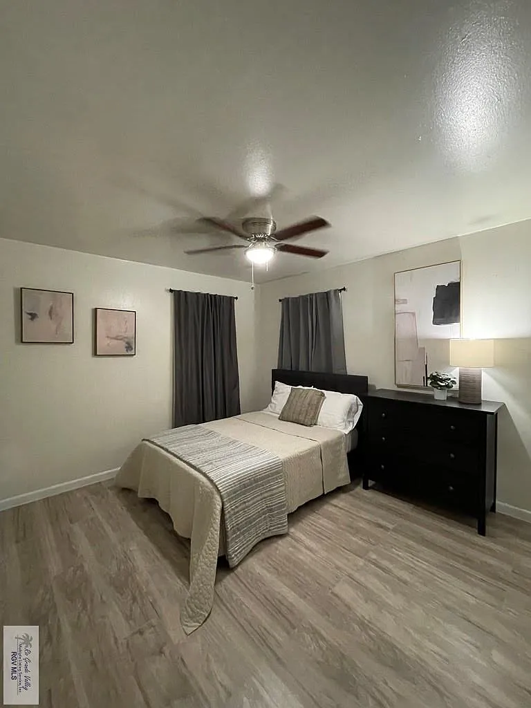 3 bed, 1.0 bath, 1316 sqft, $1,800 — Photo 3
