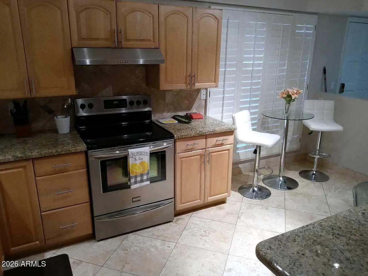 2 bed, 1.0 bath, 1258 sqft, $2,000 — Photo 2