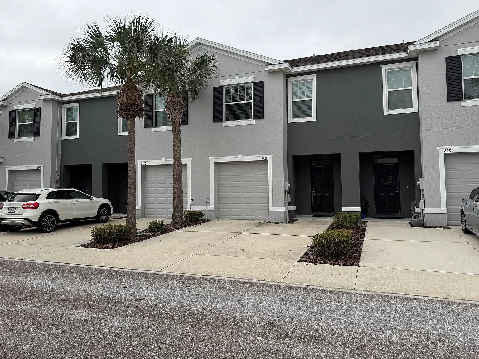 3 bed, 2.5 bath, 1707 sqft, $2,100 — Photo 3