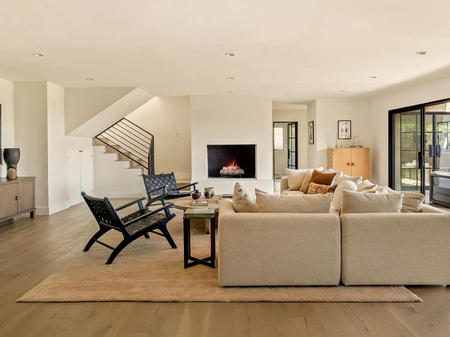 3 bed, 2976 sqft, $8,000 — Photo 2