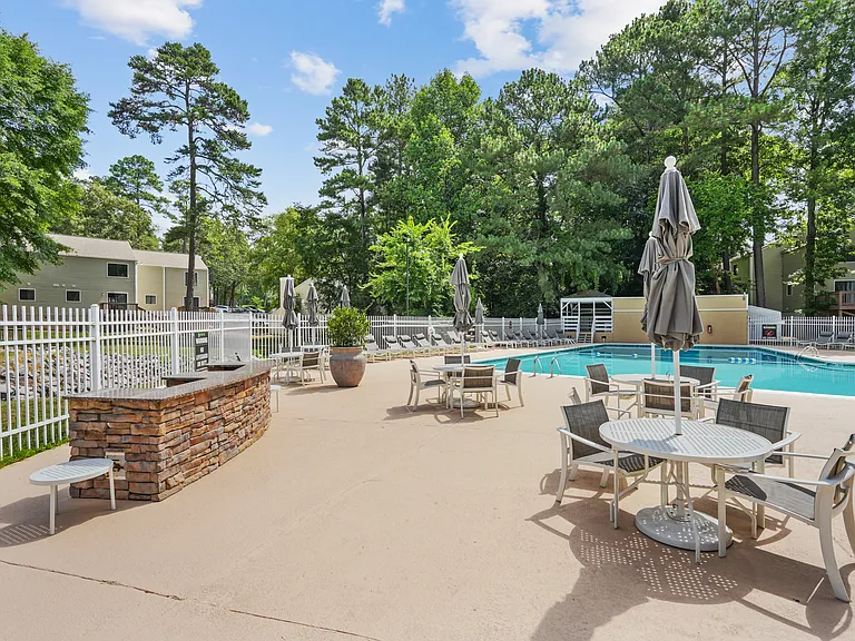 Regency Park Apartment Homes — Photo 41