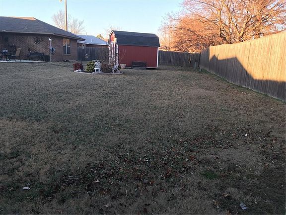 3rd image of 801 Peppertree Ct