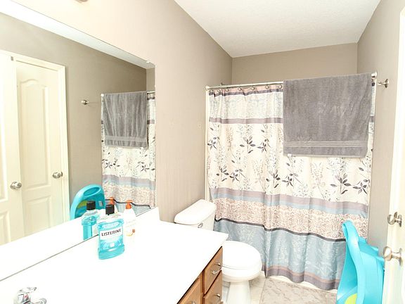 4th image of 380 Andrew Dr