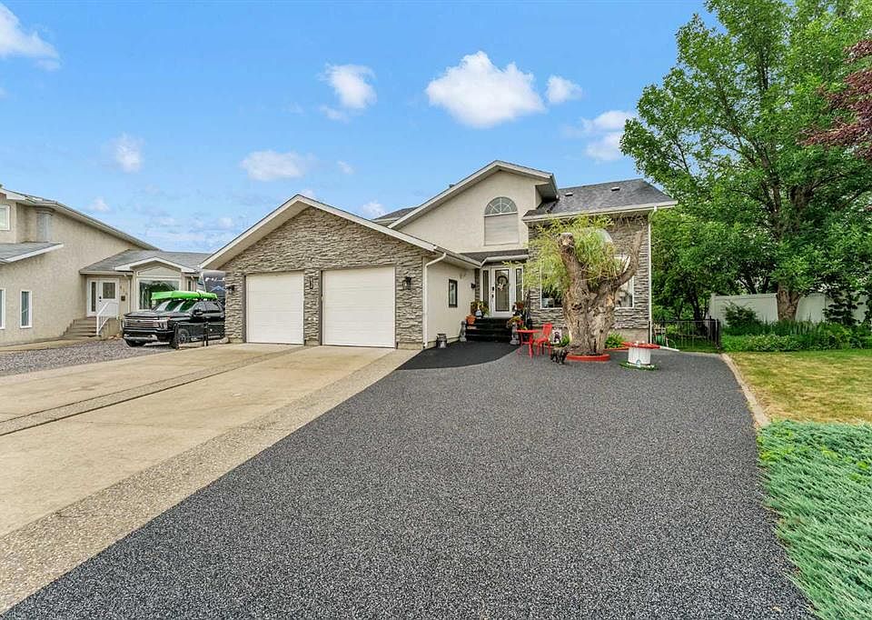1st image of 612 SE Sangster Cres SW