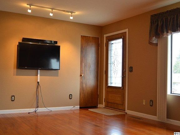 4th image of 1512 Alder Ave