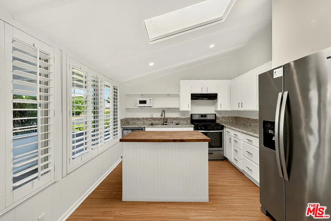 2 bed, 2.0 bath, $6,500 — Photo 4
