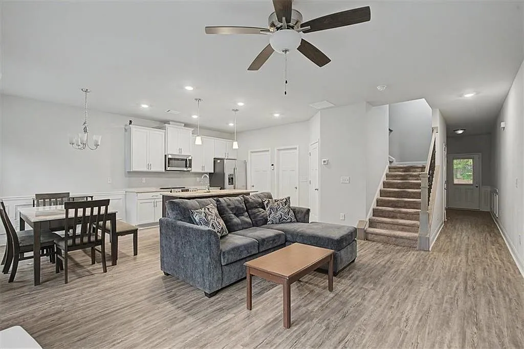 3 bed, 2.5 bath, 1815 sqft, $2,350 — Photo 4