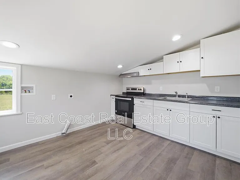 116 S High St — Photo 5