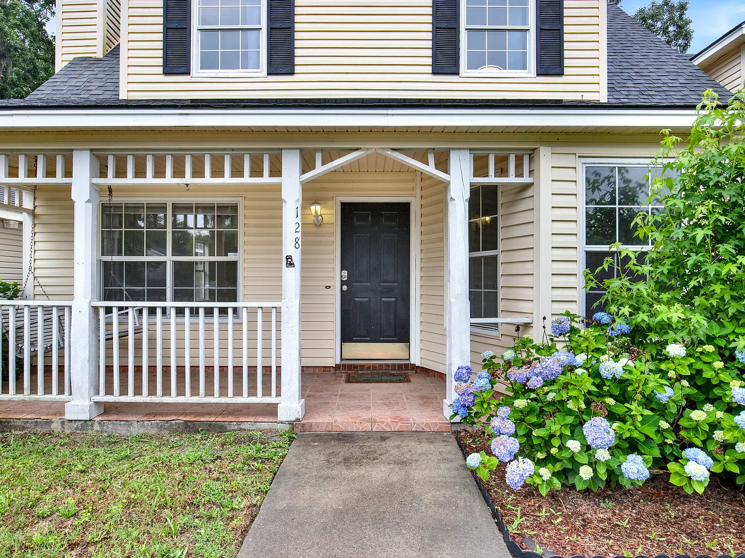 4 bed, 2336 sqft, $2,395 — Photo 3