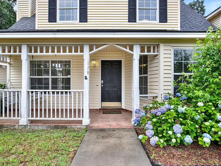 128 Saint Ives Dr — Photo 3