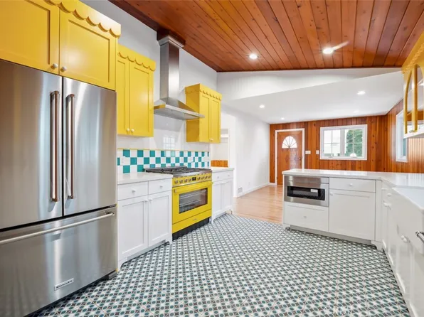 2549 N Beachwood Dr, Los Angeles, CA 90068