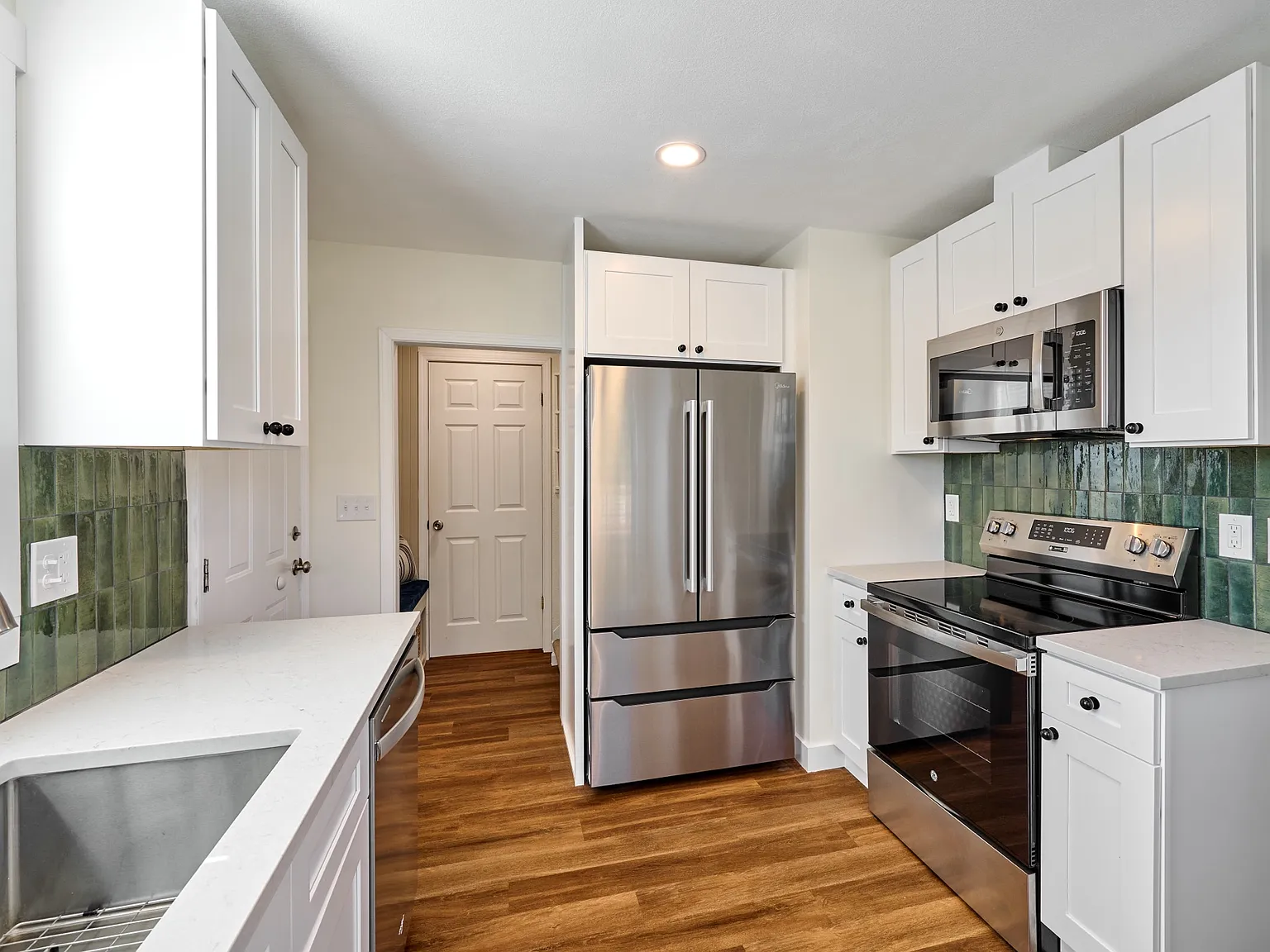 1212 Alder Dr NE — Photo 2