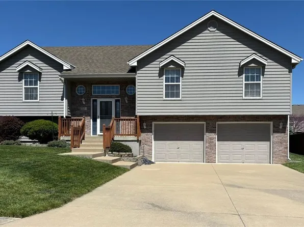 808 Spruce Dr, Greenwood, MO 64034
