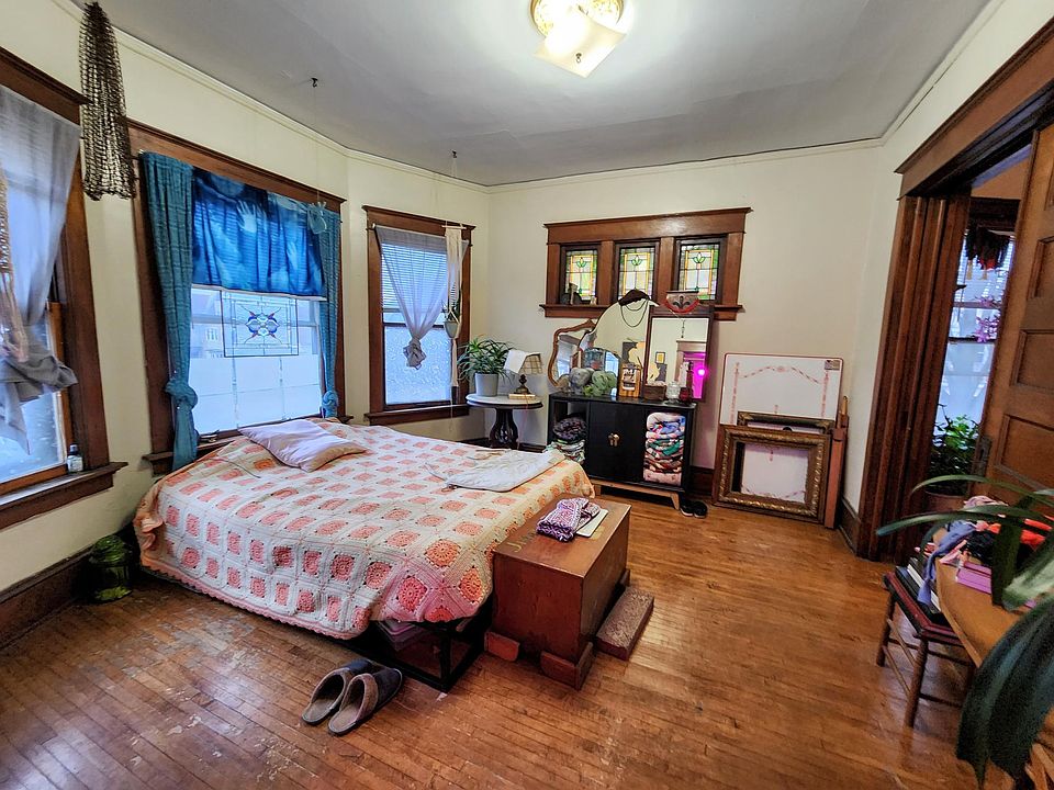 1st image of 635 E Burleigh St
