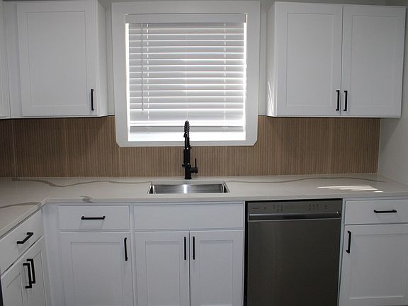 2nd image of 601 Tatum St APT 2D
