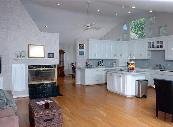 5th image of 1333 Dickerson Bay Dr