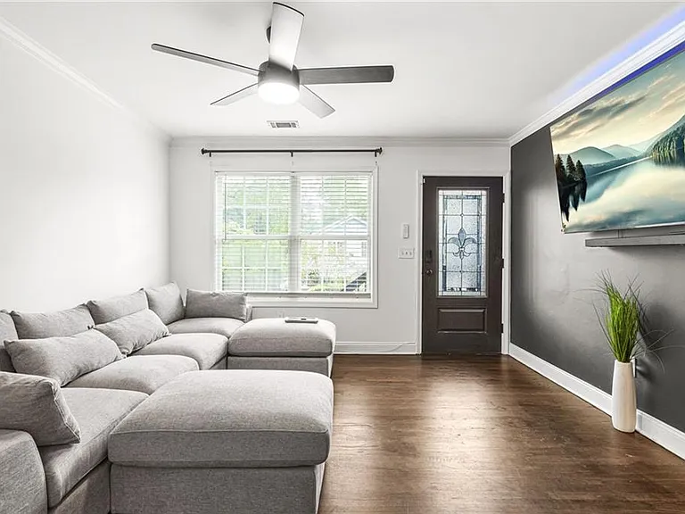 545 Elmwood Rd NW #A & B — Photo 2