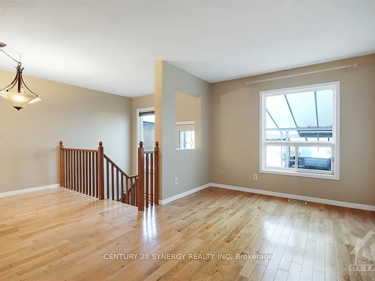 532 Pocono Cres — Photo 4