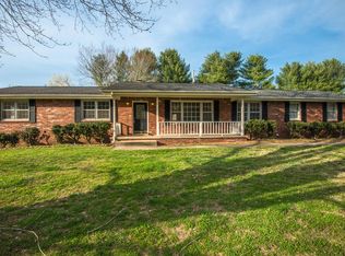 586 Water St, Charlotte, TN 37036