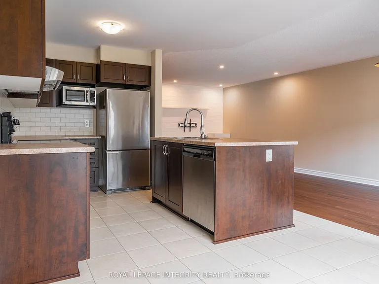 71 Fallengale Cres — Photo 7